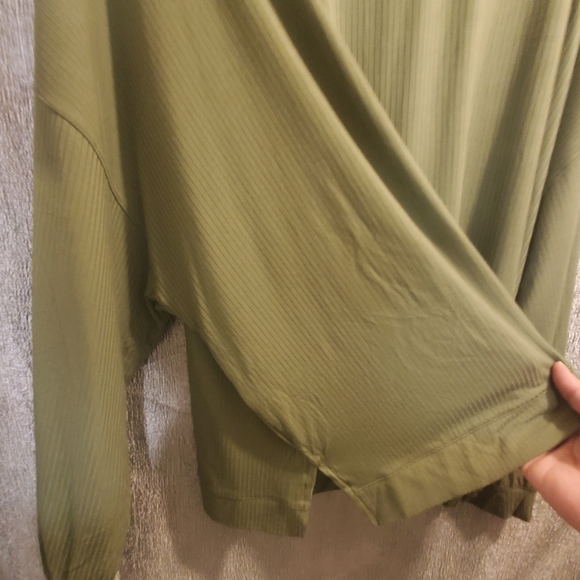 Shirt - Picture 4 of 5